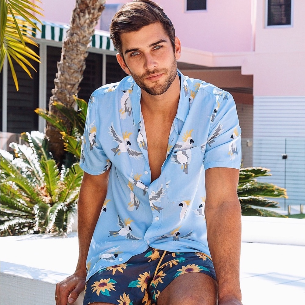 NWOT Skwosh brand blue “Mr. Cocky” parrot print Hawaiian button down shirt